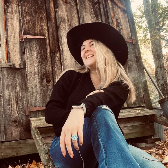 Meet your Posher, Brianna - Picture 1 of 1